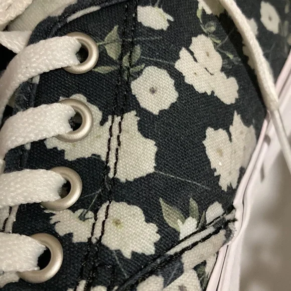 Sold 💌 Vans Sneakers - Picture 9 of 14